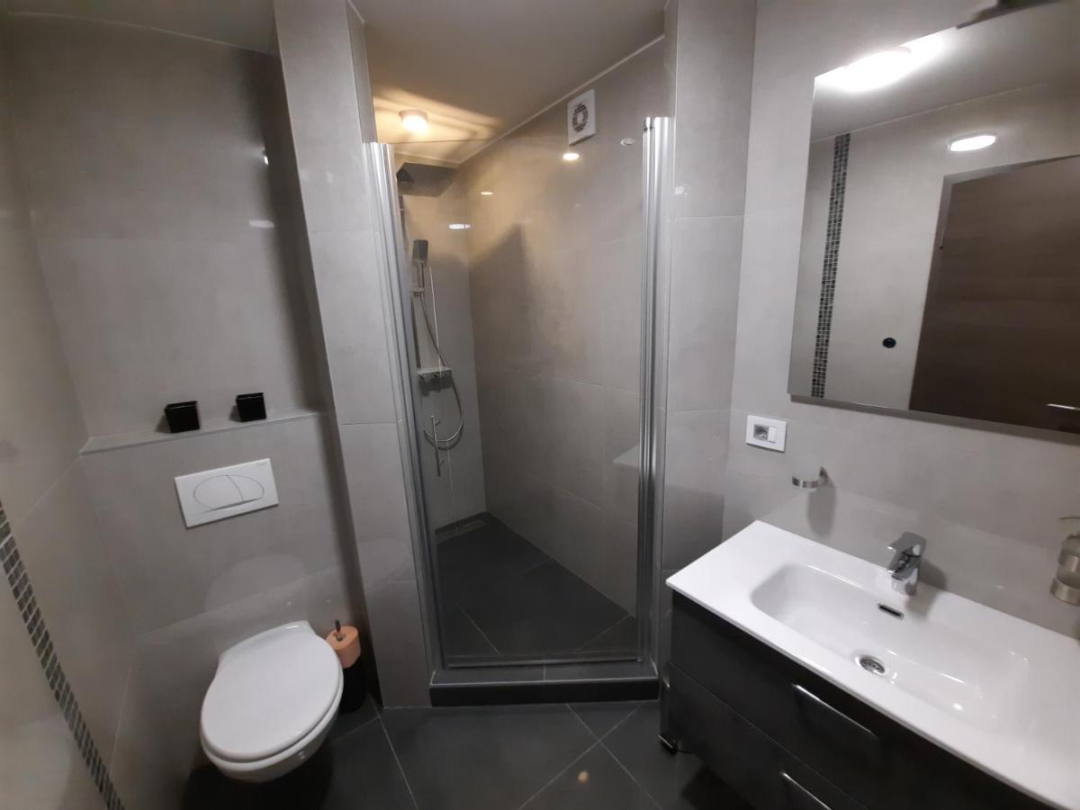 Apartmani New York Nova Gradiska Buitenkant foto