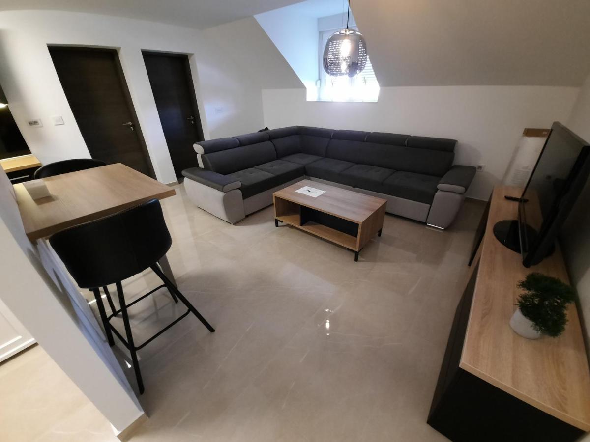 Apartmani New York Nova Gradiska Buitenkant foto