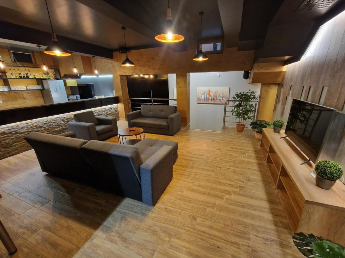 Apartmani New York Nova Gradiska Buitenkant foto