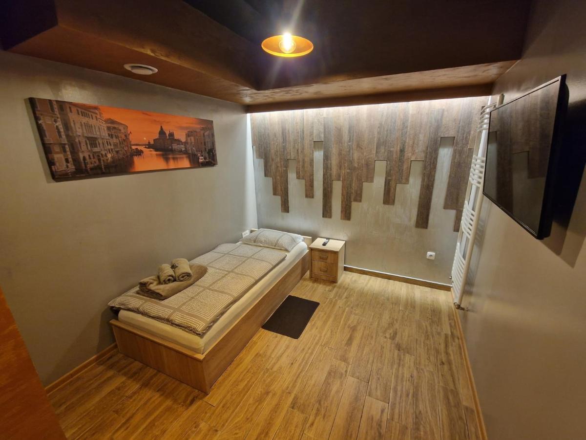 Apartmani New York Nova Gradiska Buitenkant foto